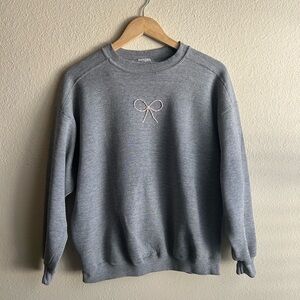 Bow Hand Embroidered Gray Sweatshirt